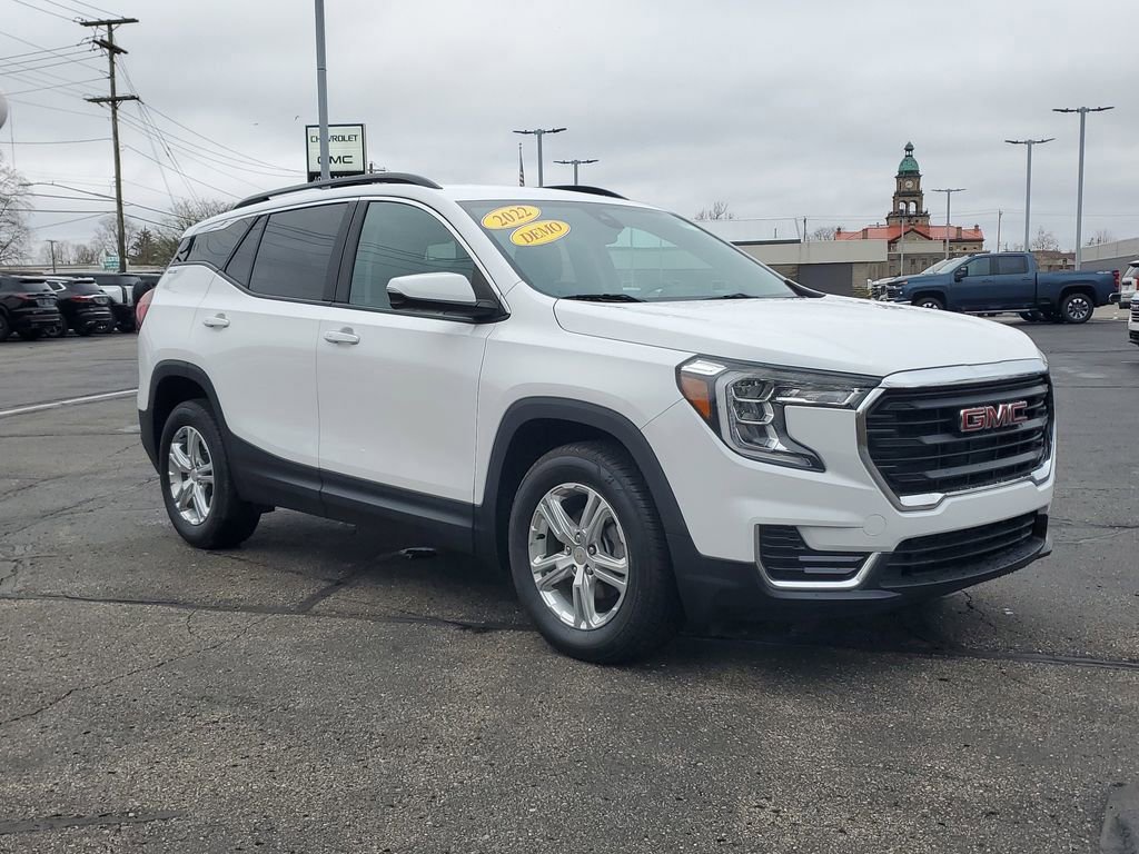Used 2022 GMC Terrain SLE w/ Driver Convenience Package image 2