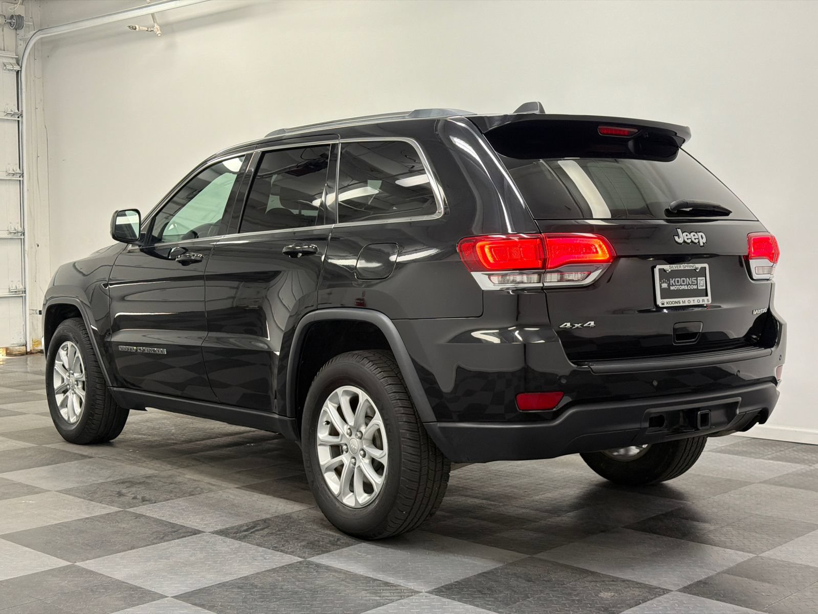 Used 2021 Jeep Grand Cherokee Laredo AWD/4WD image 6