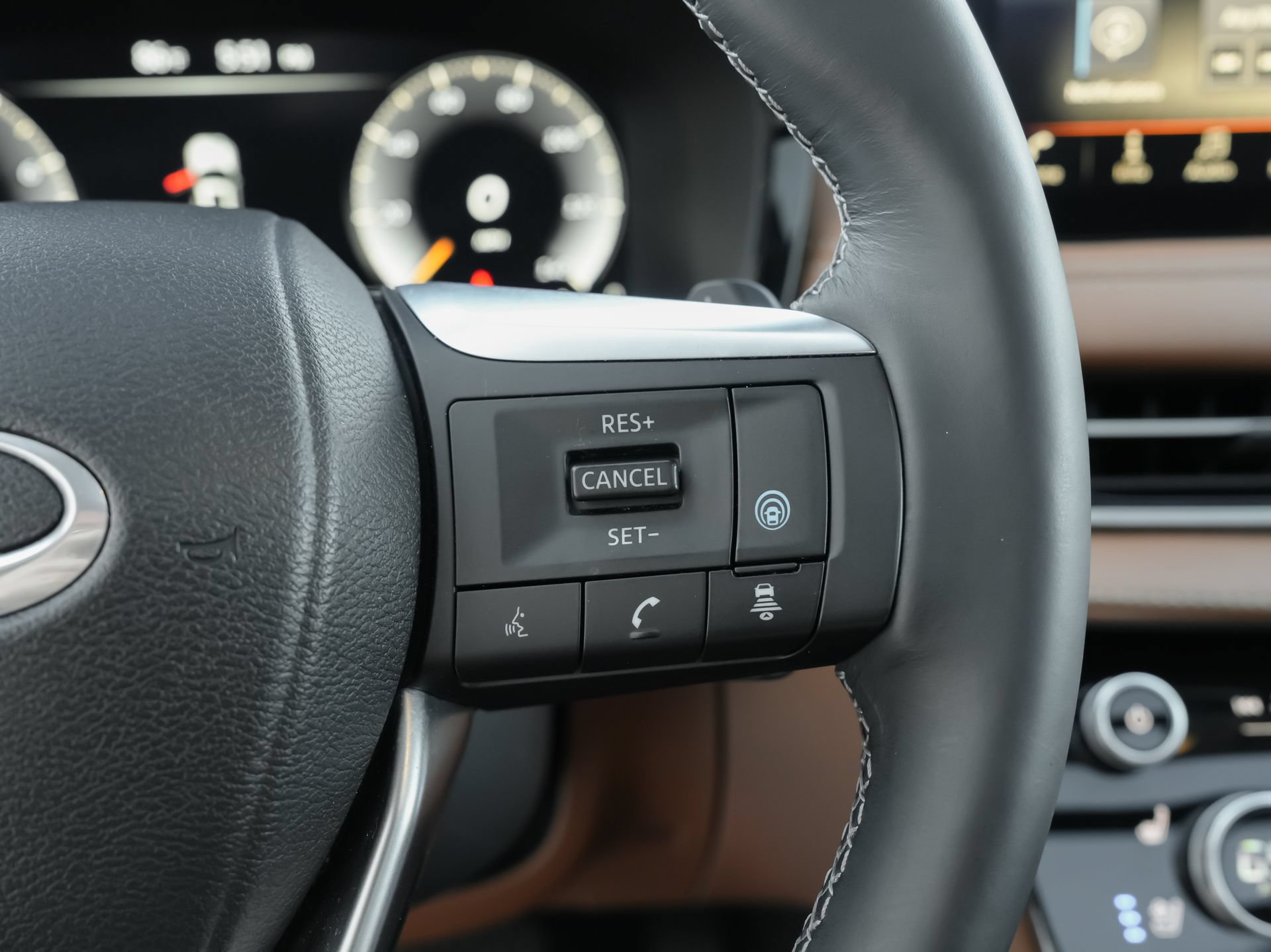 Used 2023 INFINITI QX60 Sensory w/ Vision Package AWD/4WD image 19