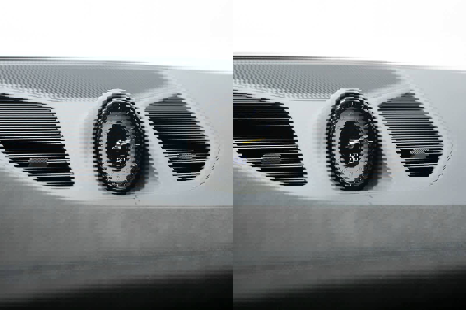 Certified 2025 Porsche Cayenne Turbo GT image 33