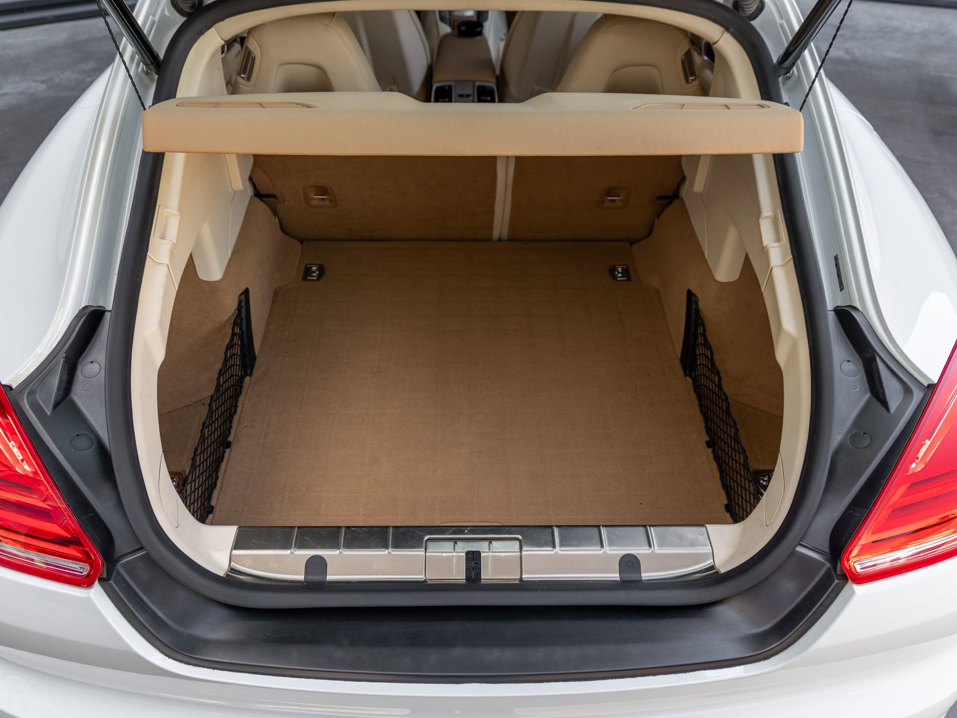 Used 2016 Porsche Panamera S RWD image 32