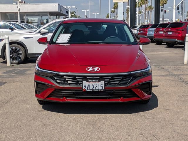 Used 2025 Hyundai Elantra Blue image 2