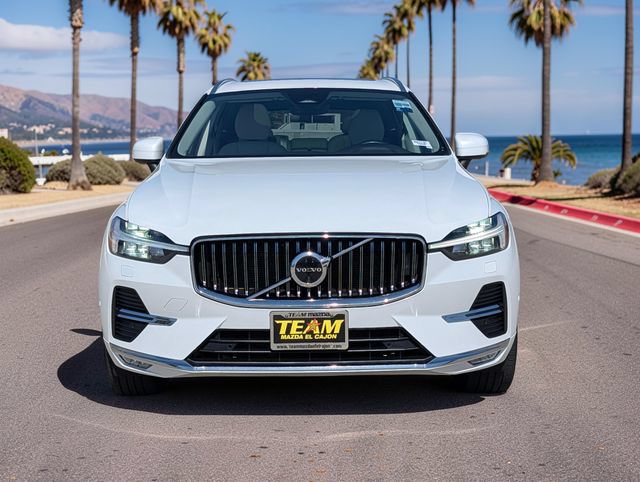 Used 2023 Volvo XC60 B5 Plus AWD/4WD image 3