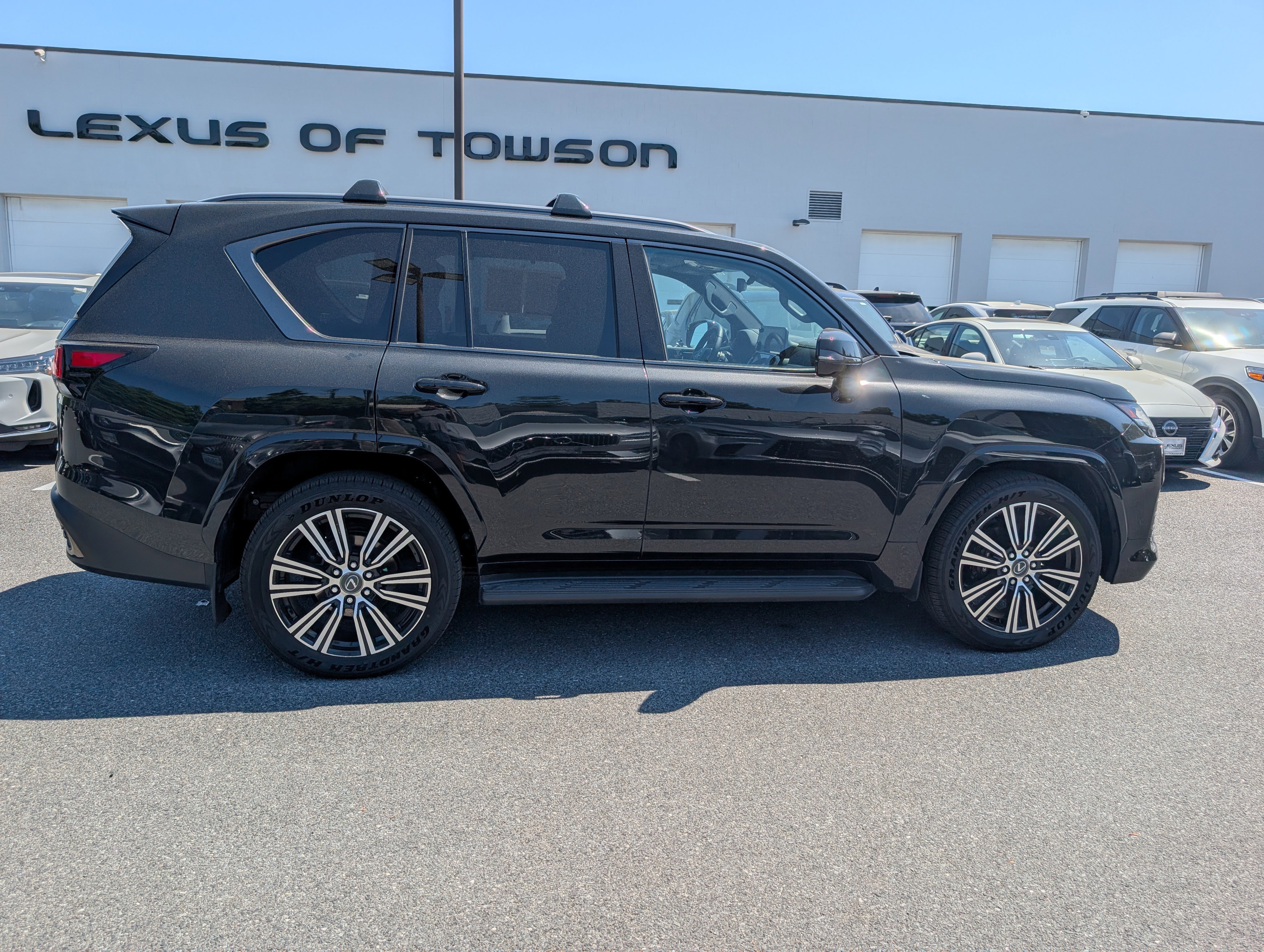 Used 2025 Lexus LX 600 4WD w/ Appearance Package image 2