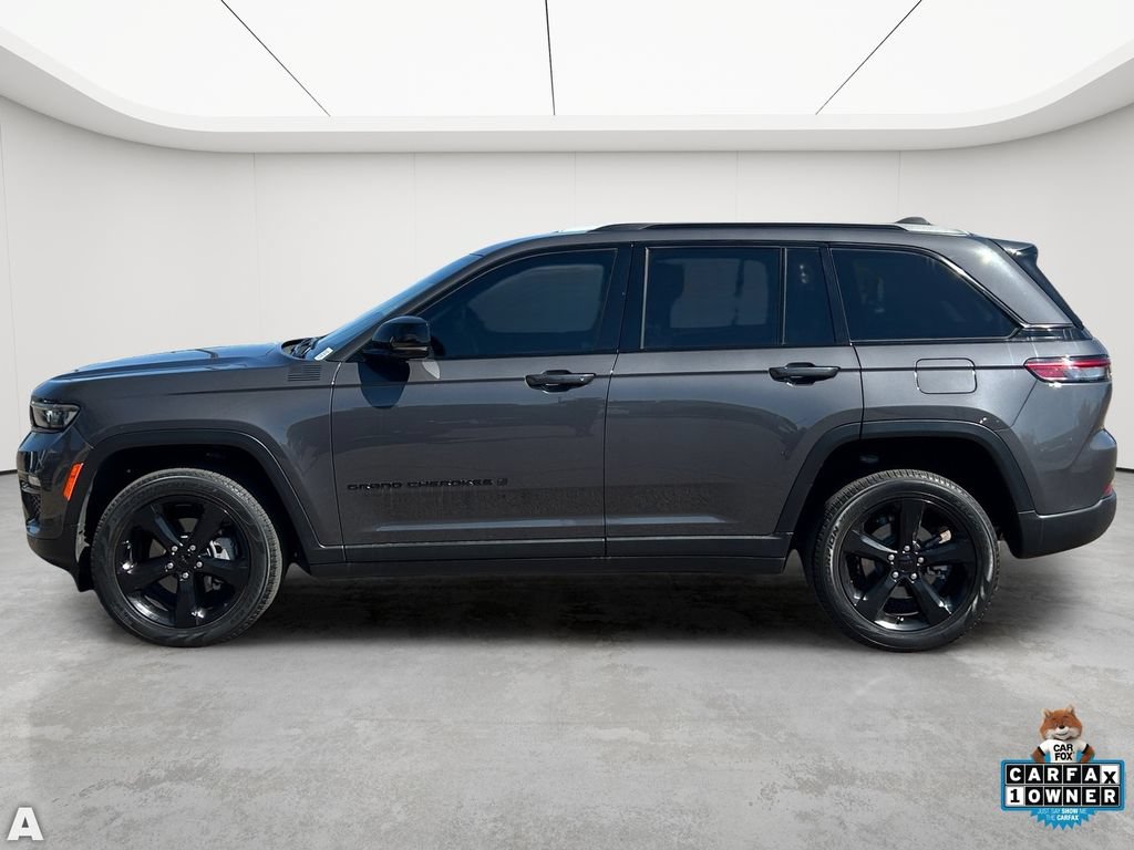 Certified 2023 Jeep Grand Cherokee Limited w/ Black Appearance Package AWD/4WD image 3