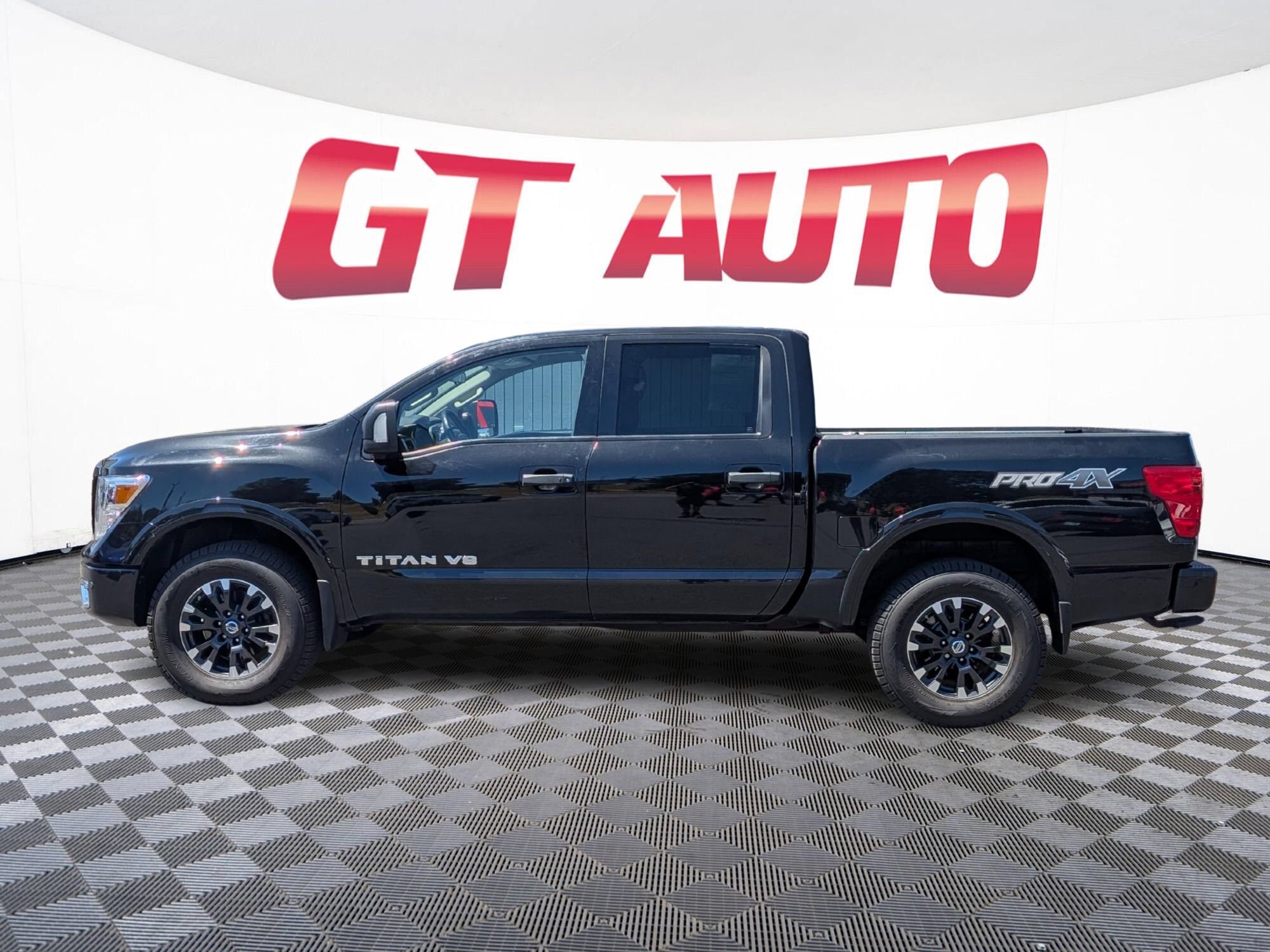 Used 2019 Nissan Titan PRO-4X AWD/4WD image 3