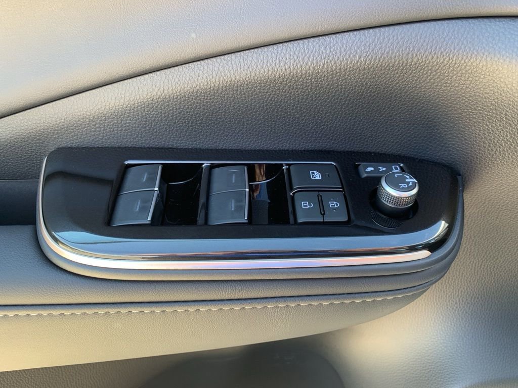 New 2025 Toyota Crown Signia image 12