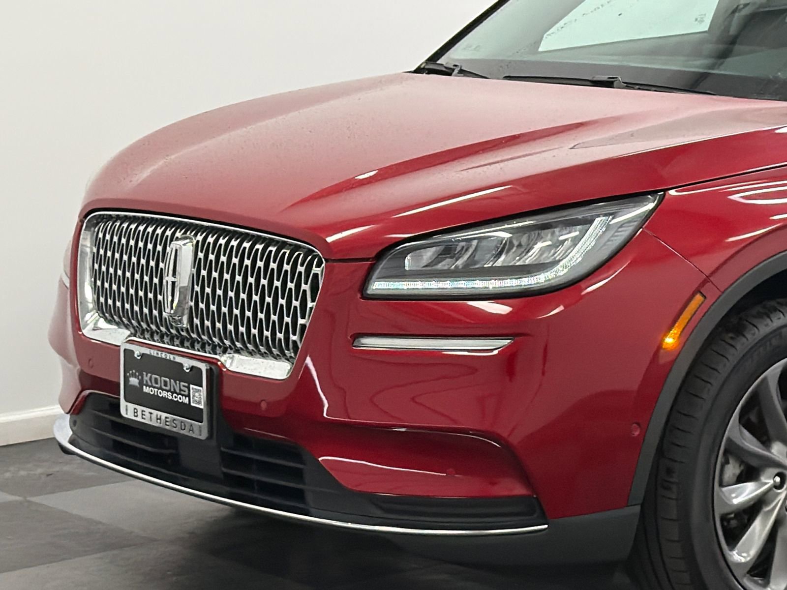 Used 2022 Lincoln Corsair AWD w/ Premium Package image 2