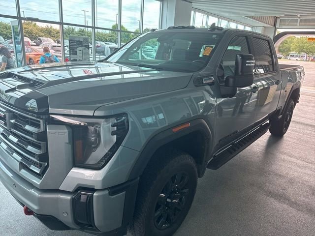 Used 2025 GMC Sierra 2500 AT4 w/ AT4 Premium Plus Package AWD/4WD image 4