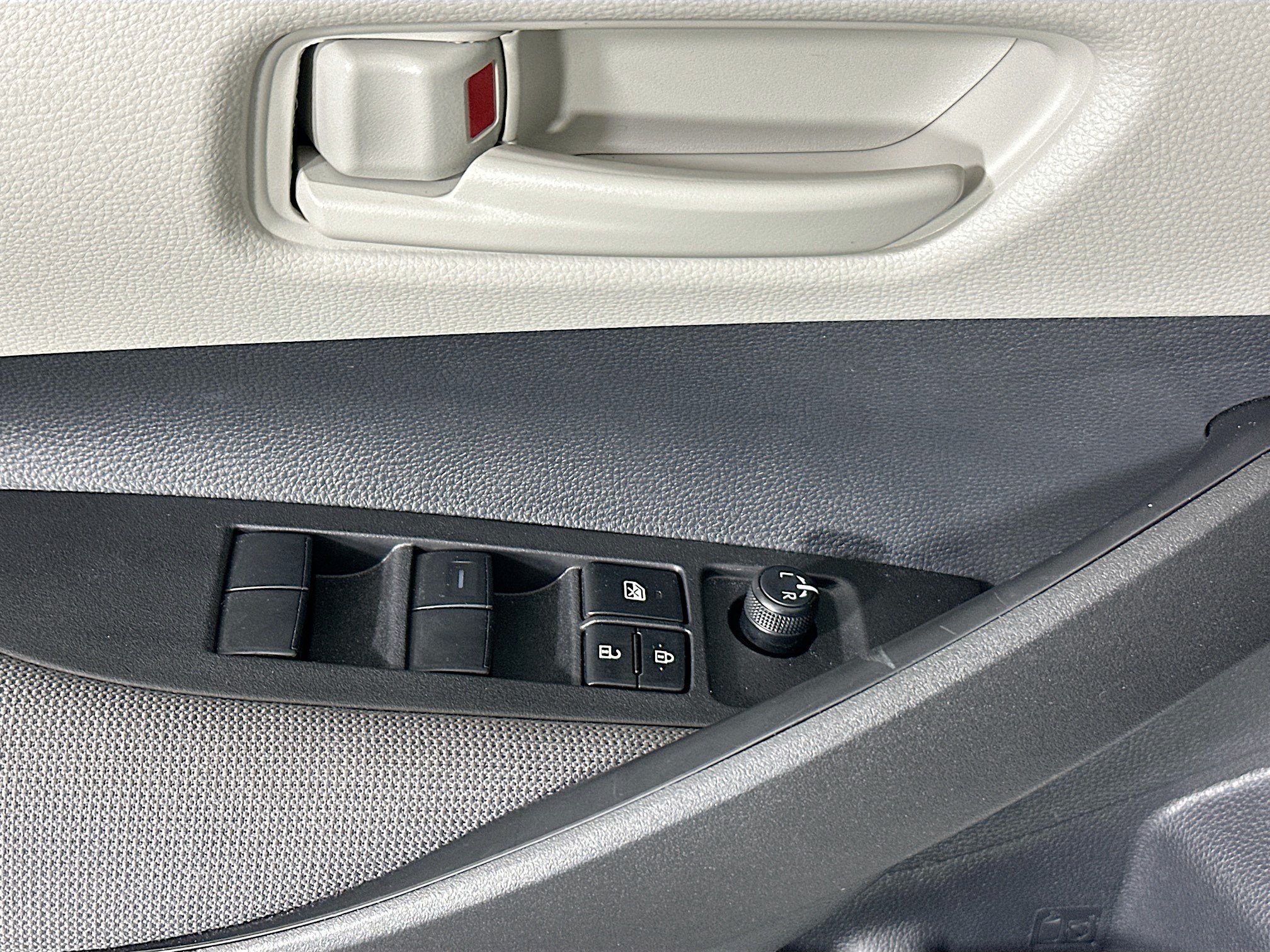 Used 2025 Toyota Corolla LE FWD image 14