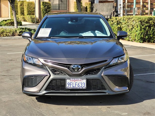 Used 2023 Toyota Camry SE image 3