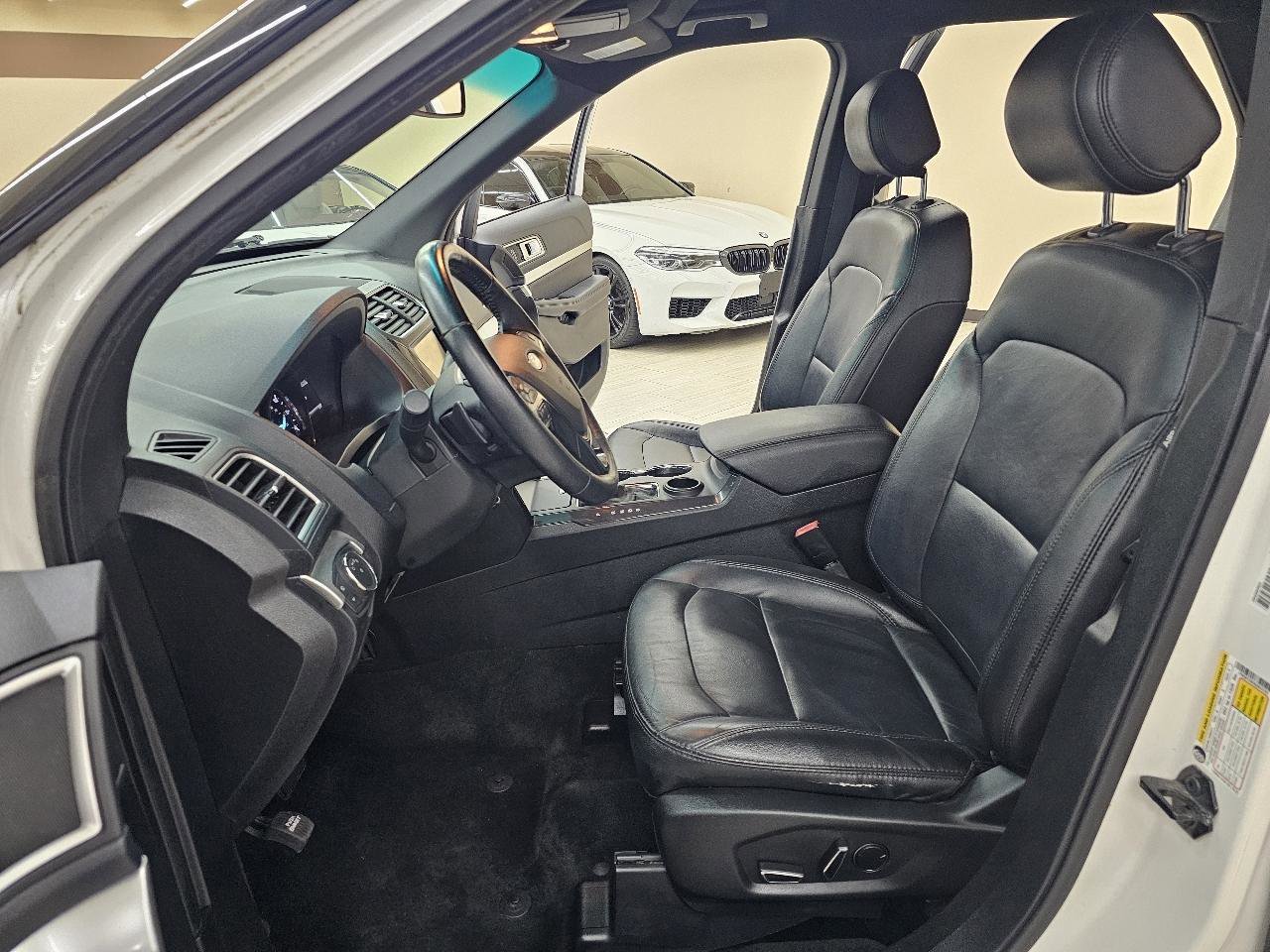 Used 2016 Ford Explorer XLT w/ Equipment Group 202A FWD image 17