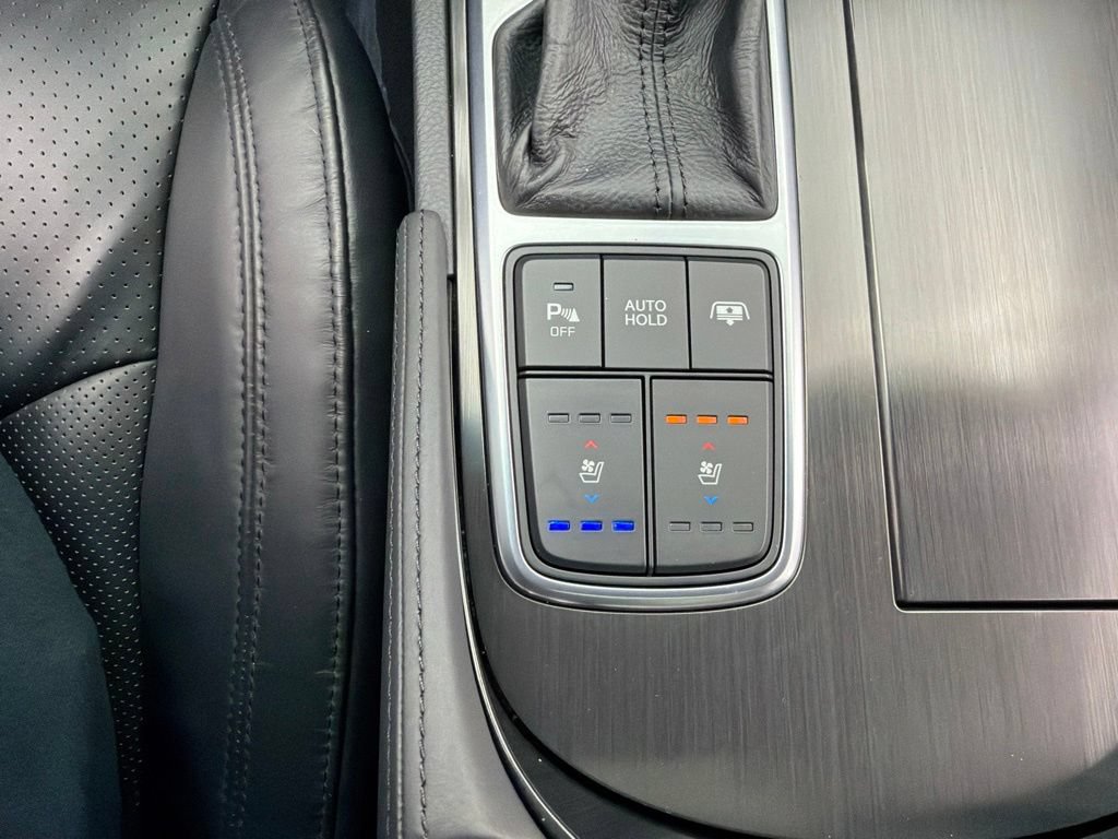 Used 2017 Hyundai Azera Limited FWD image 16