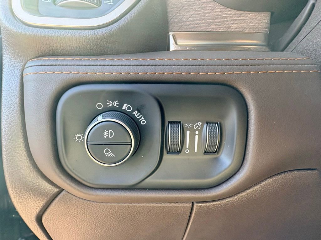 Used 2025 RAM 2500 Limited image 32