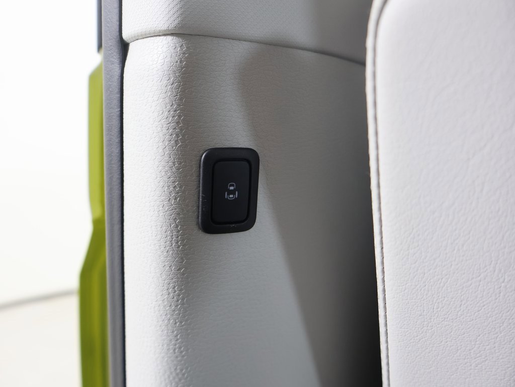 Used 2025 Volkswagen ID. Buzz 1st Edition image 26