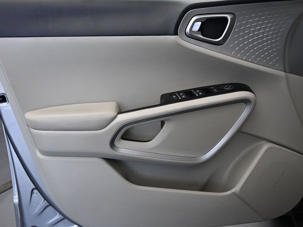 Used 2025 Kia Soul LX w/ LX Technology Package image 20