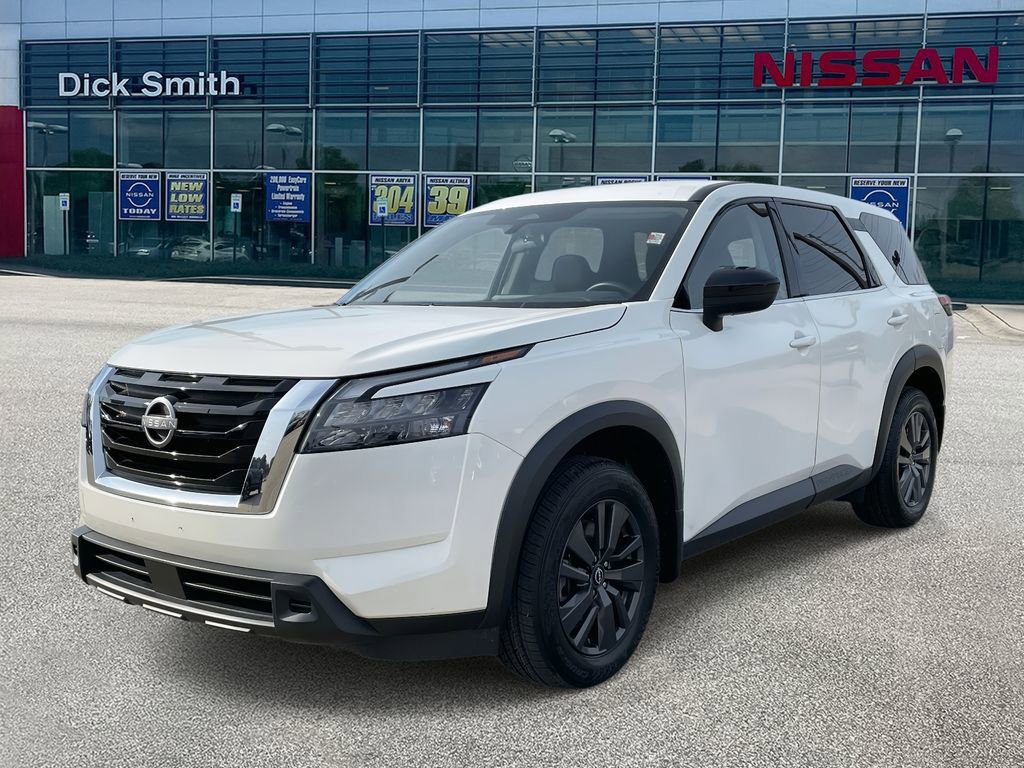 Used 2024 Nissan Pathfinder S image 3