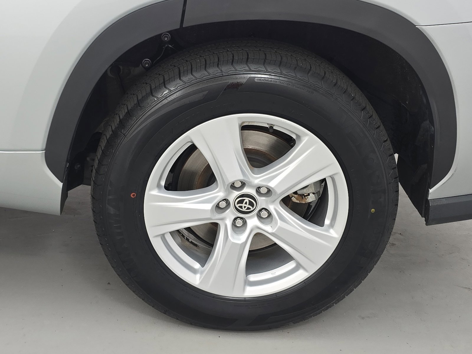 Used 2023 Toyota Highlander L image 33