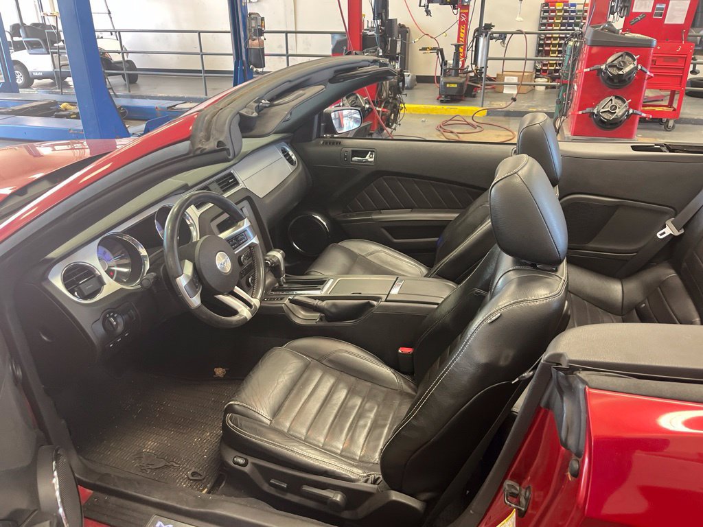 Used 2010 Ford Mustang Premium RWD image 4