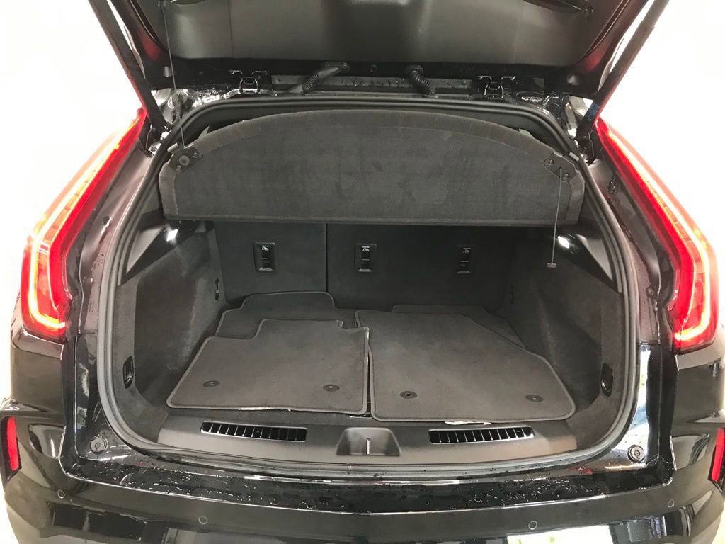 Used 2025 Cadillac XT4 Premium Luxury image 29