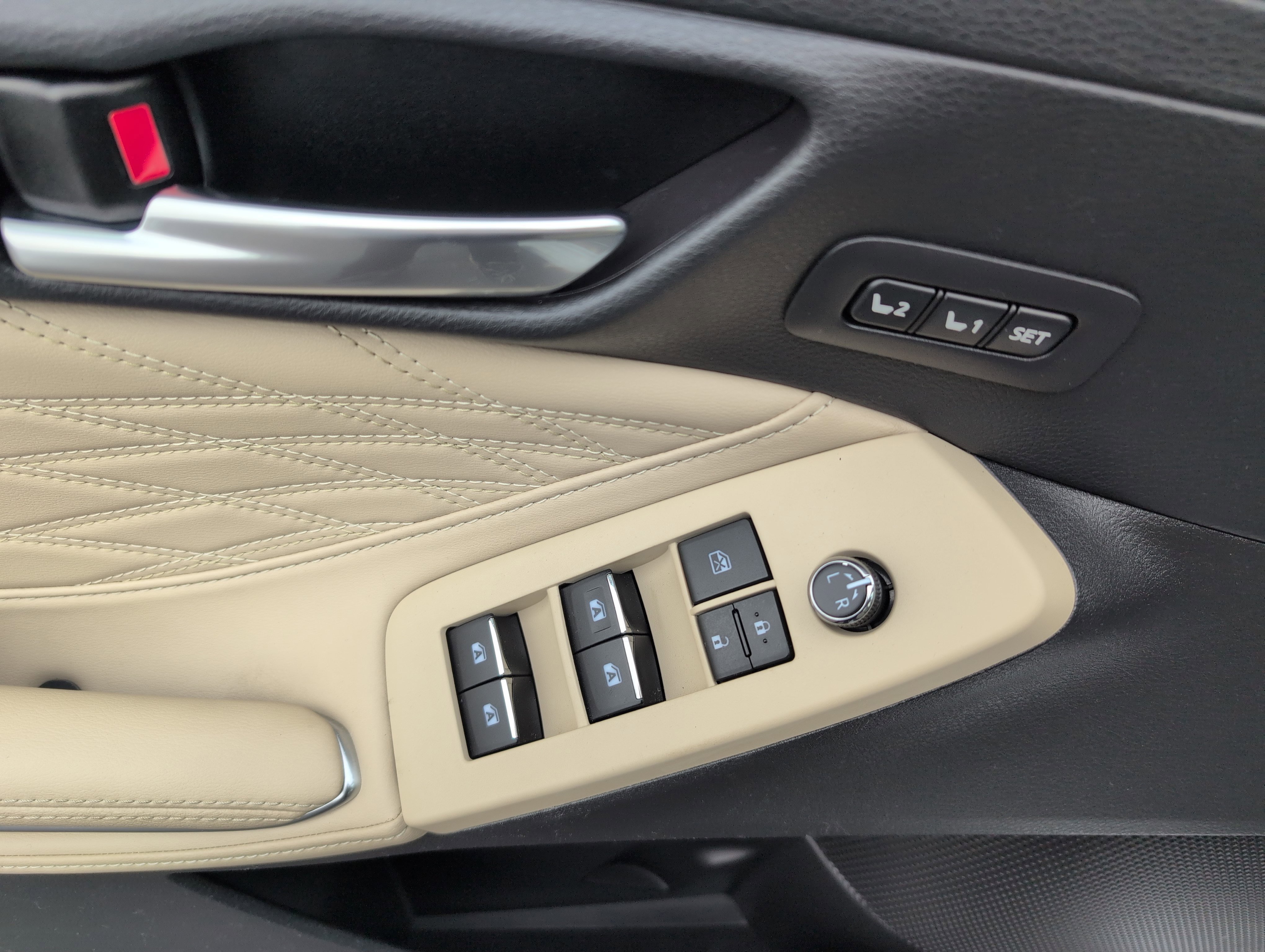 Used 2019 Toyota Avalon Limited image 17