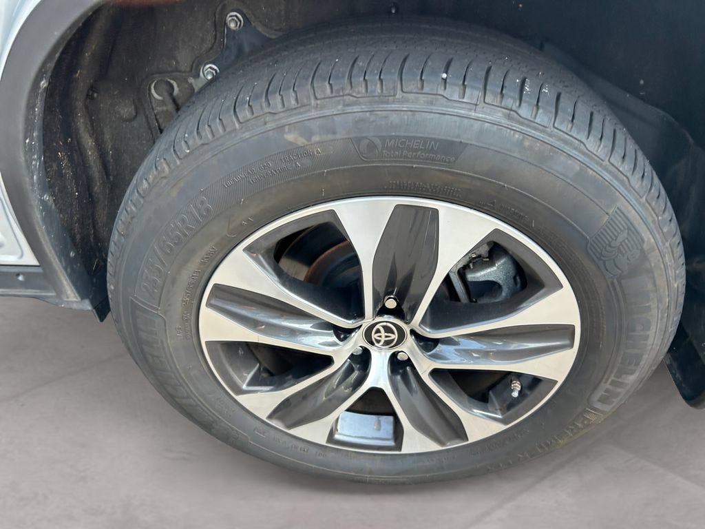 Used 2024 Toyota Highlander XLE AWD/4WD image 14