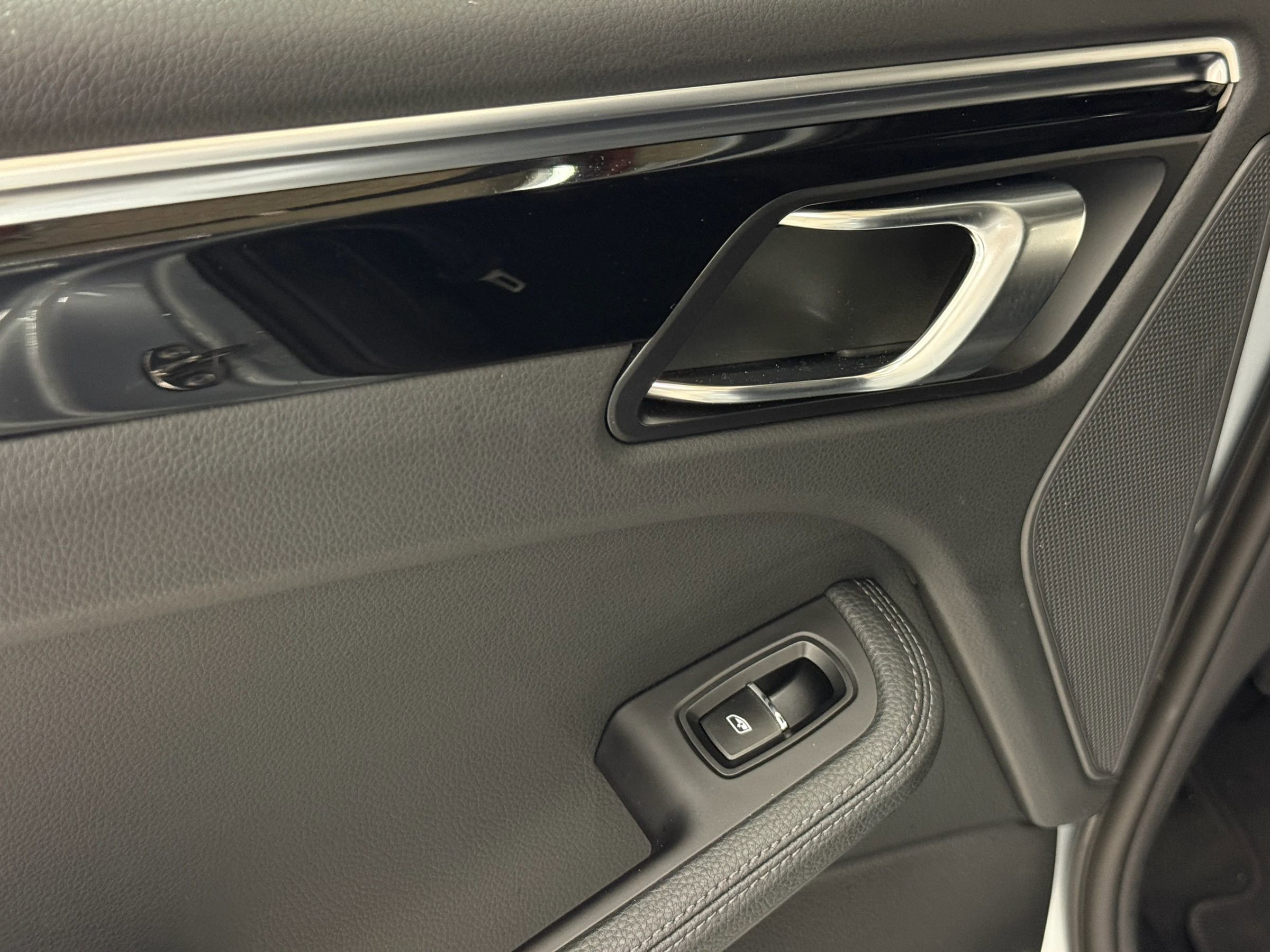 Used 2020 Porsche Macan S image 23