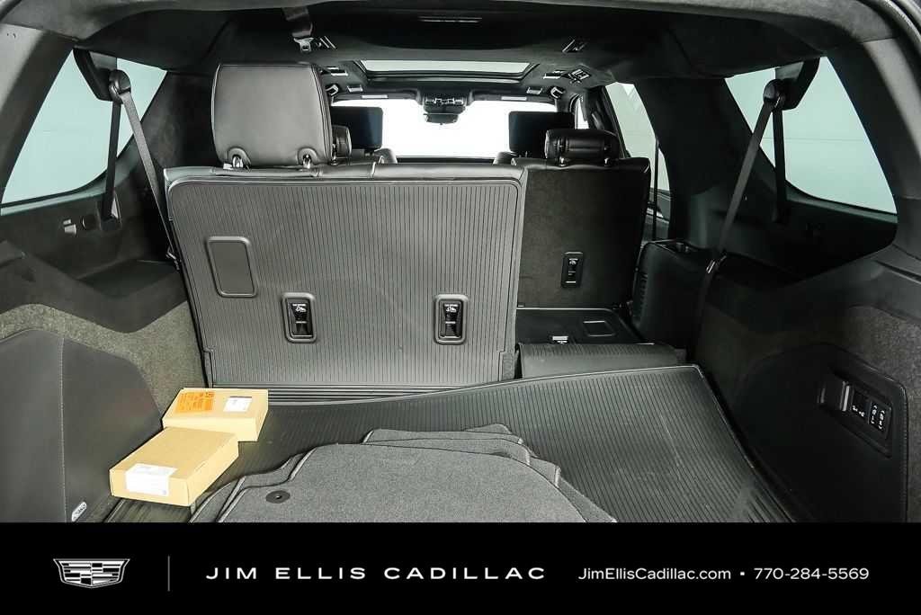 Used 2026 Cadillac Escalade ESV Platinum Sport w/ LPO, ONYX Package AWD/4WD image 32