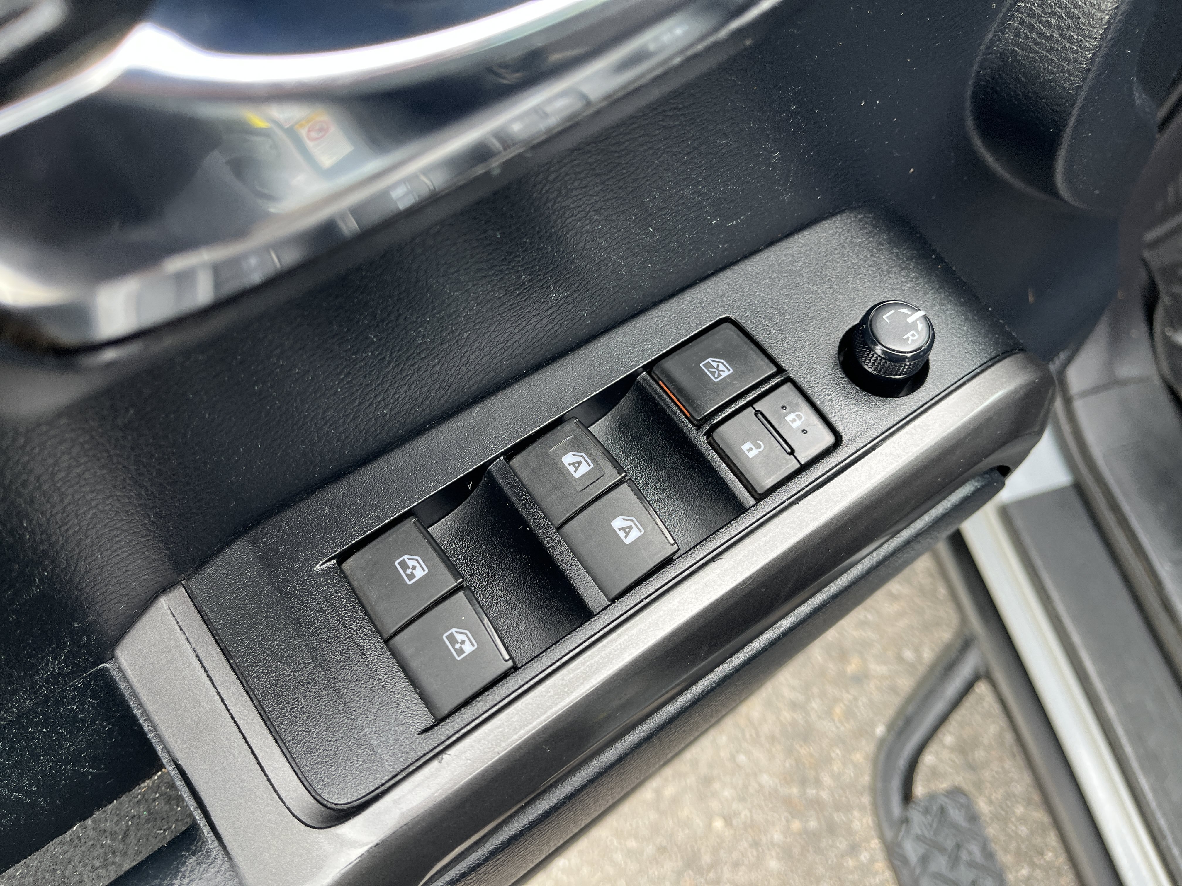 Used 2019 Toyota Tacoma TRD Off-Road AWD/4WD image 17