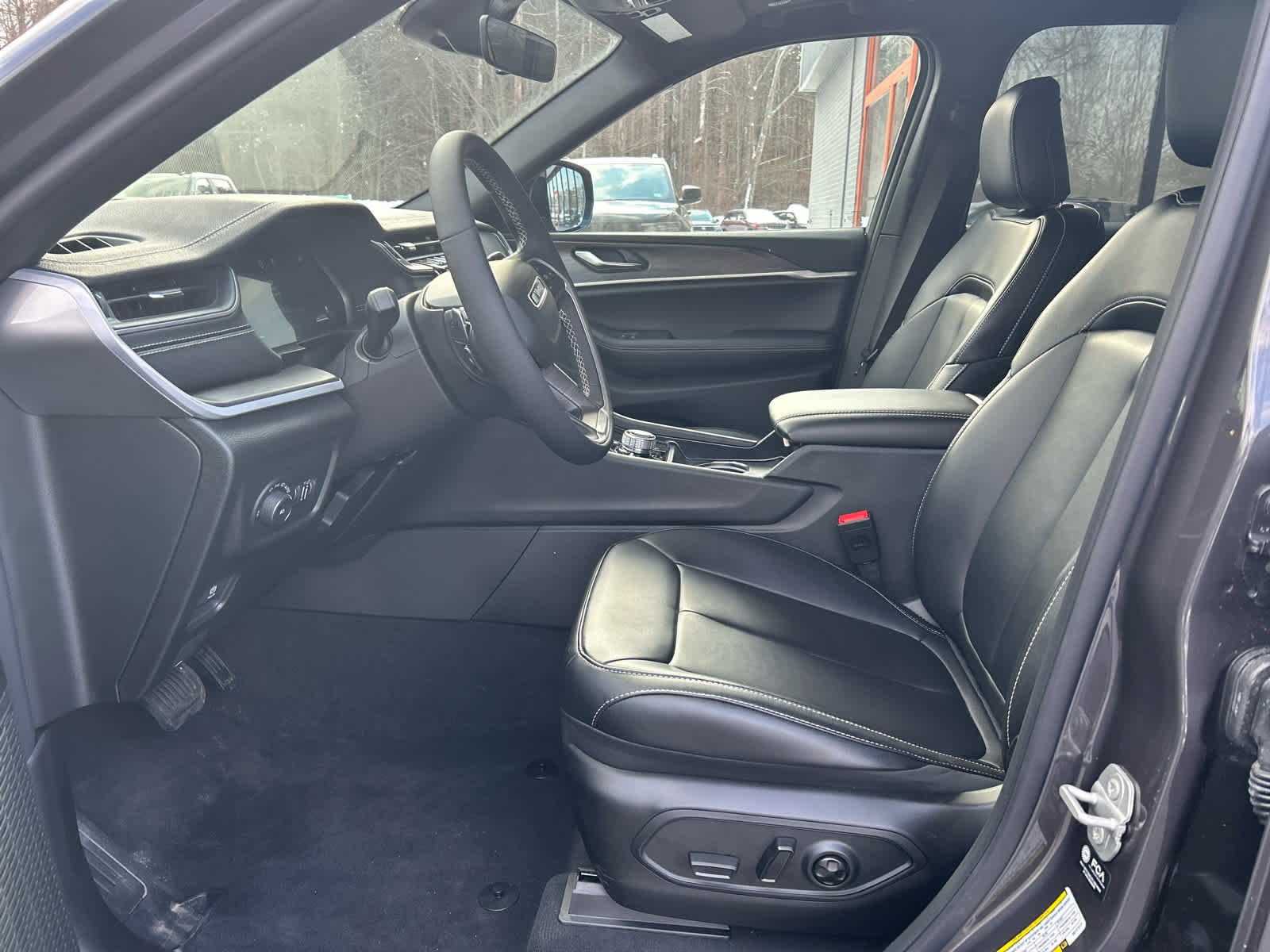 Used 2025 Jeep Grand Cherokee Limited w/ Trailer Tow Package image 18