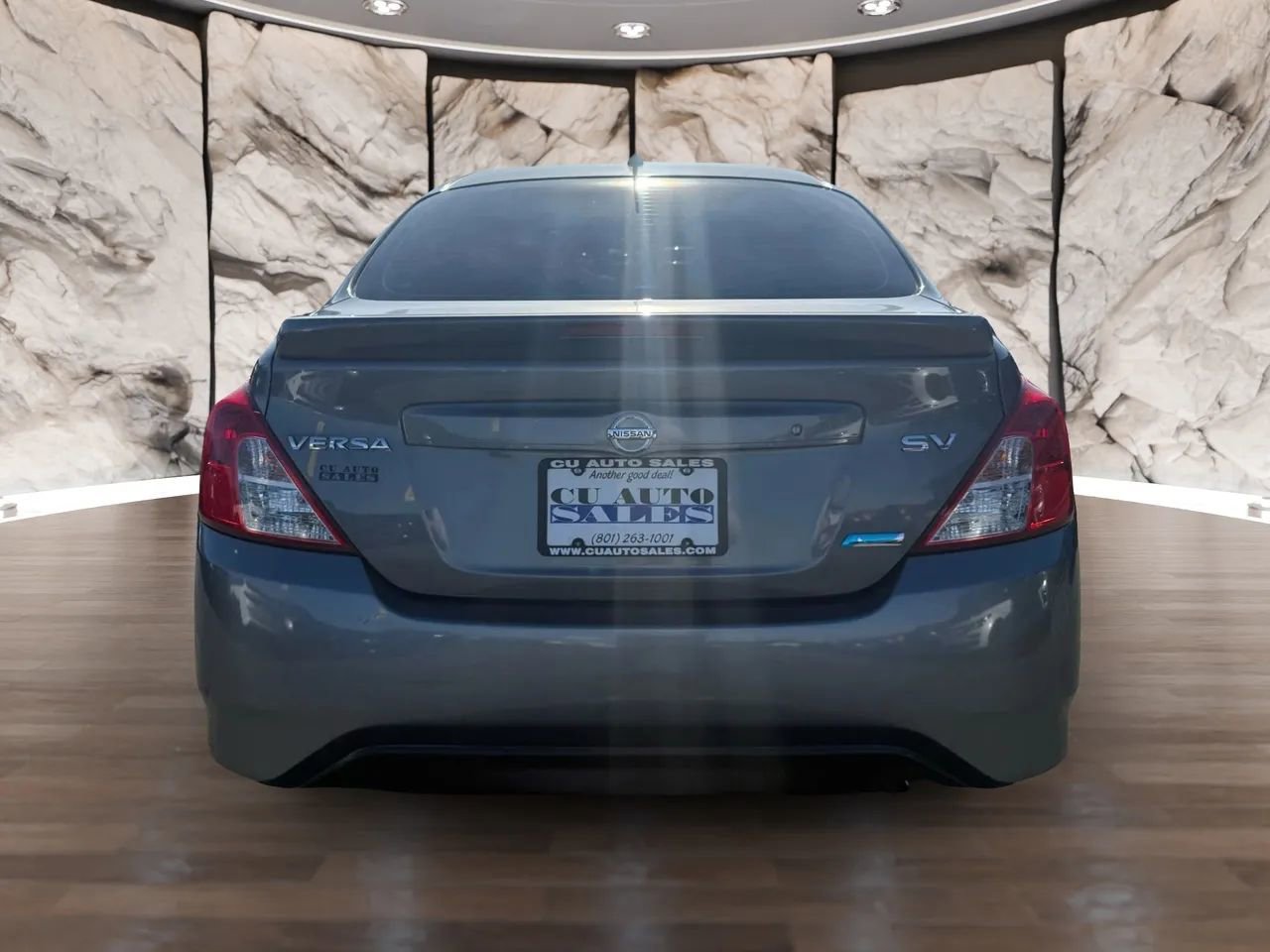 Used 2016 Nissan Versa SV image 4