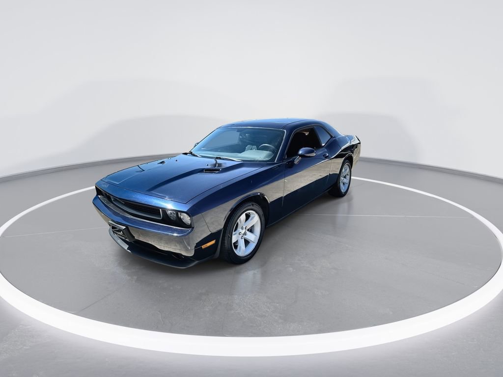 Used 2014 Dodge Challenger SXT image 4