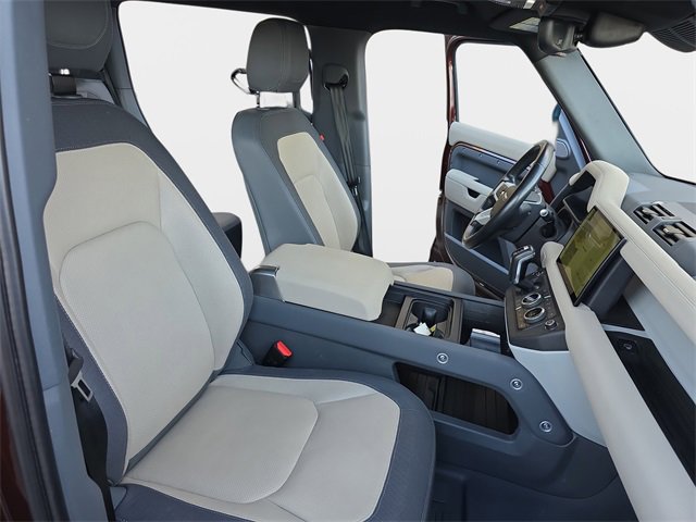 Used 2023 Land Rover Defender 130 X-Dynamic SE image 10