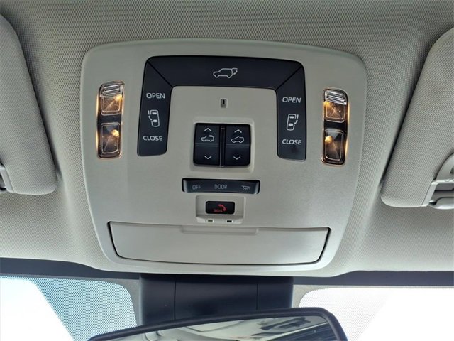 Used 2022 Toyota Sienna Limited image 20