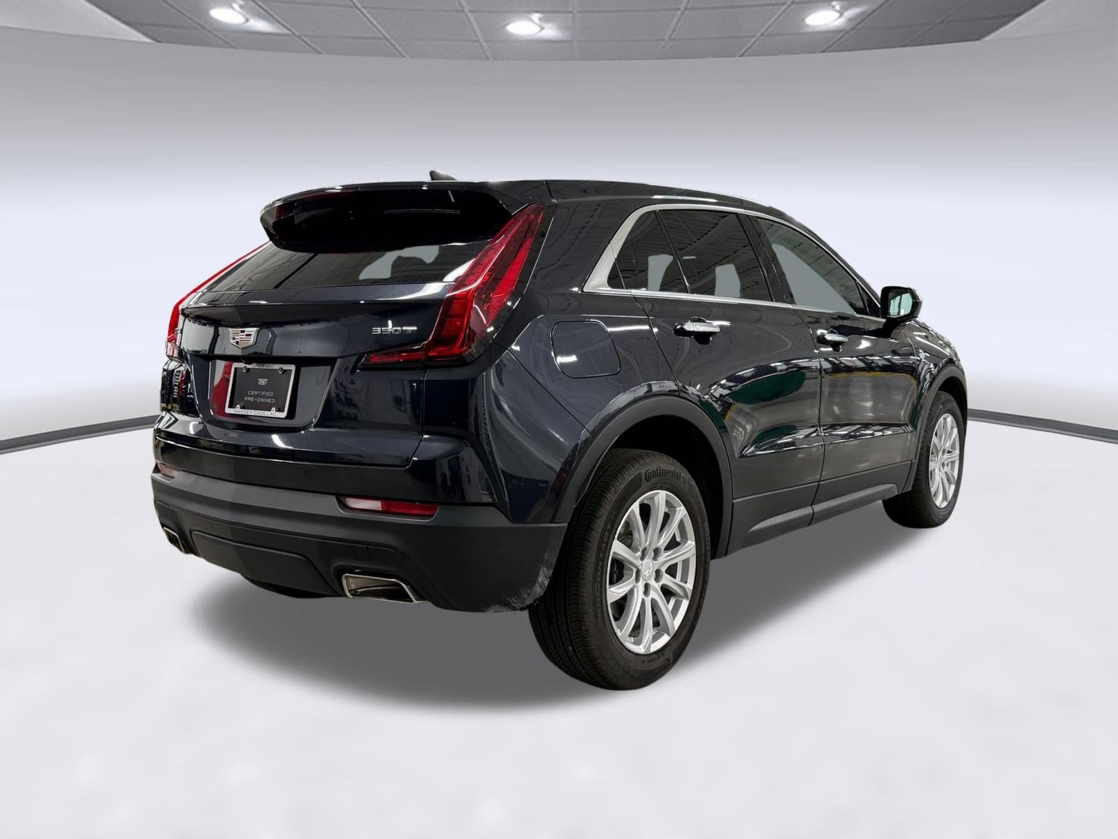 Used 2022 Cadillac XT4 Luxury w/ Driver Awareness Package FWD image 9