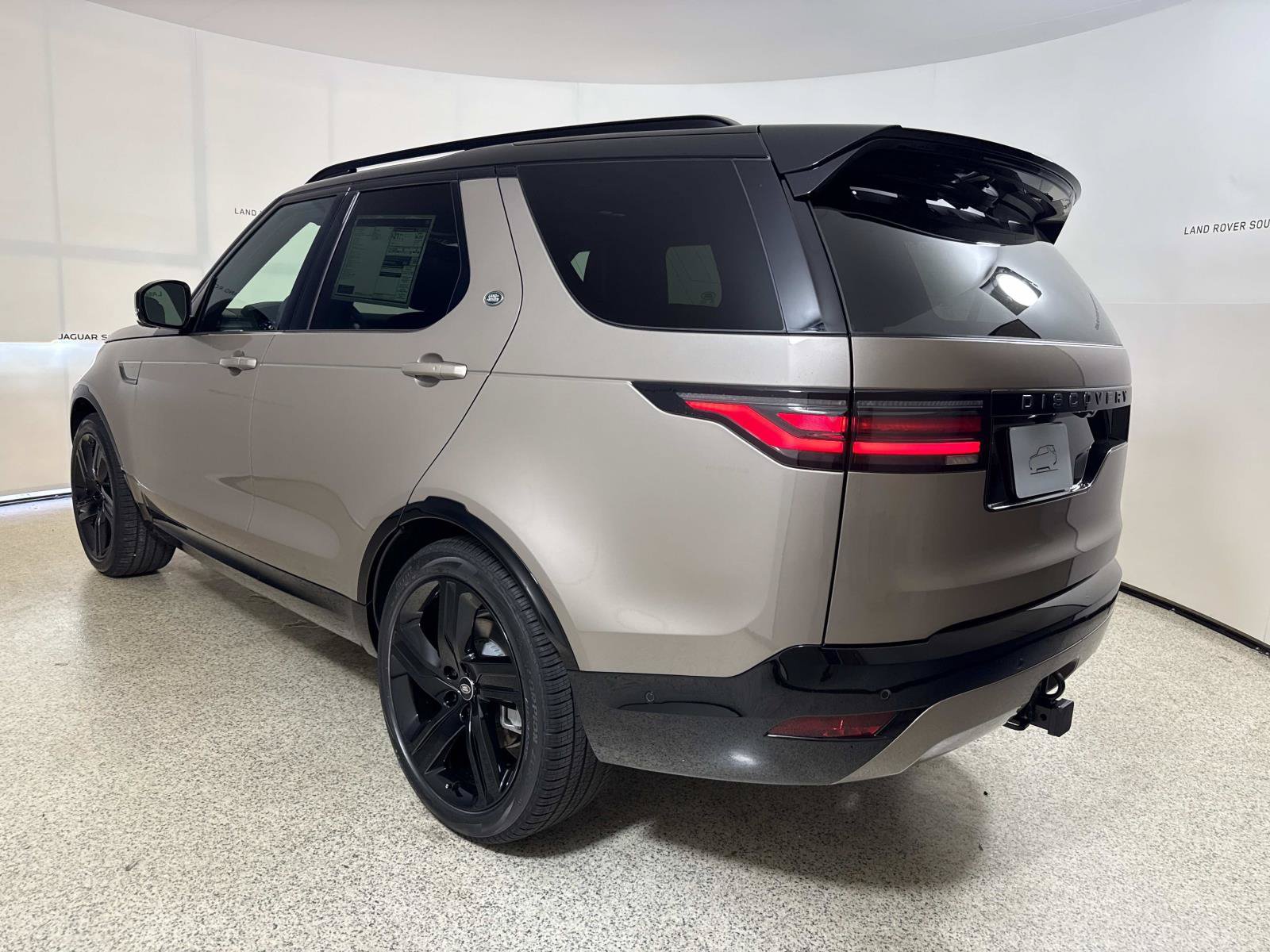 New 2026 Land Rover Discovery Dynamic SE AWD/4WD image 3