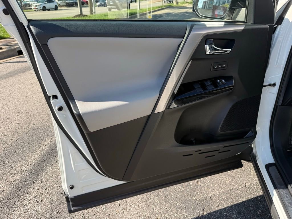 Used 2017 Toyota RAV4 Limited w/ Protection Package image 17