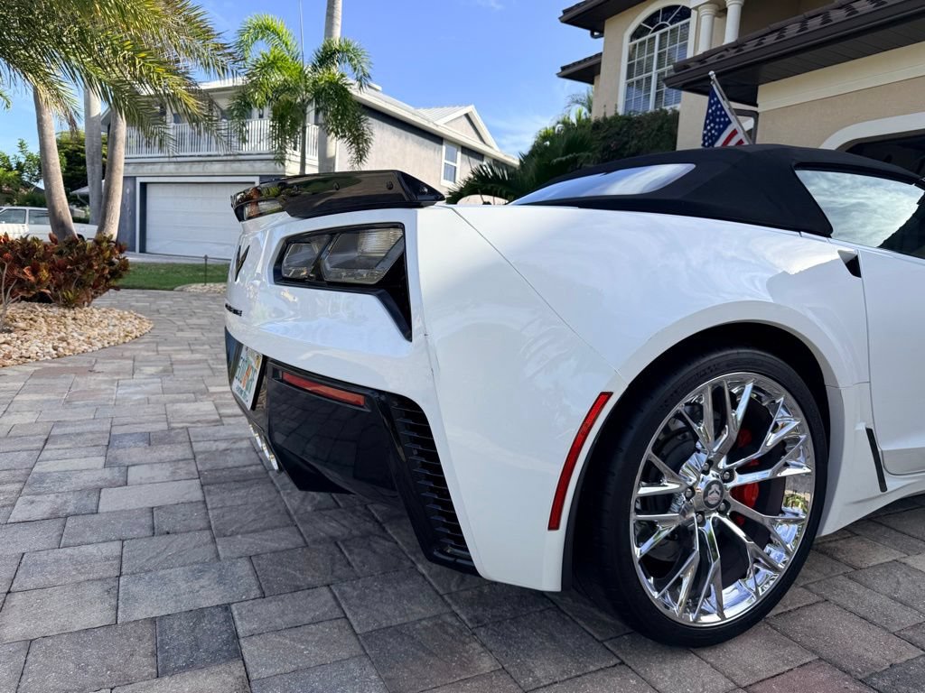 Used 2016 Chevrolet Corvette Z06 w/ 3LZ Preferred Equipment Group RWD image 11