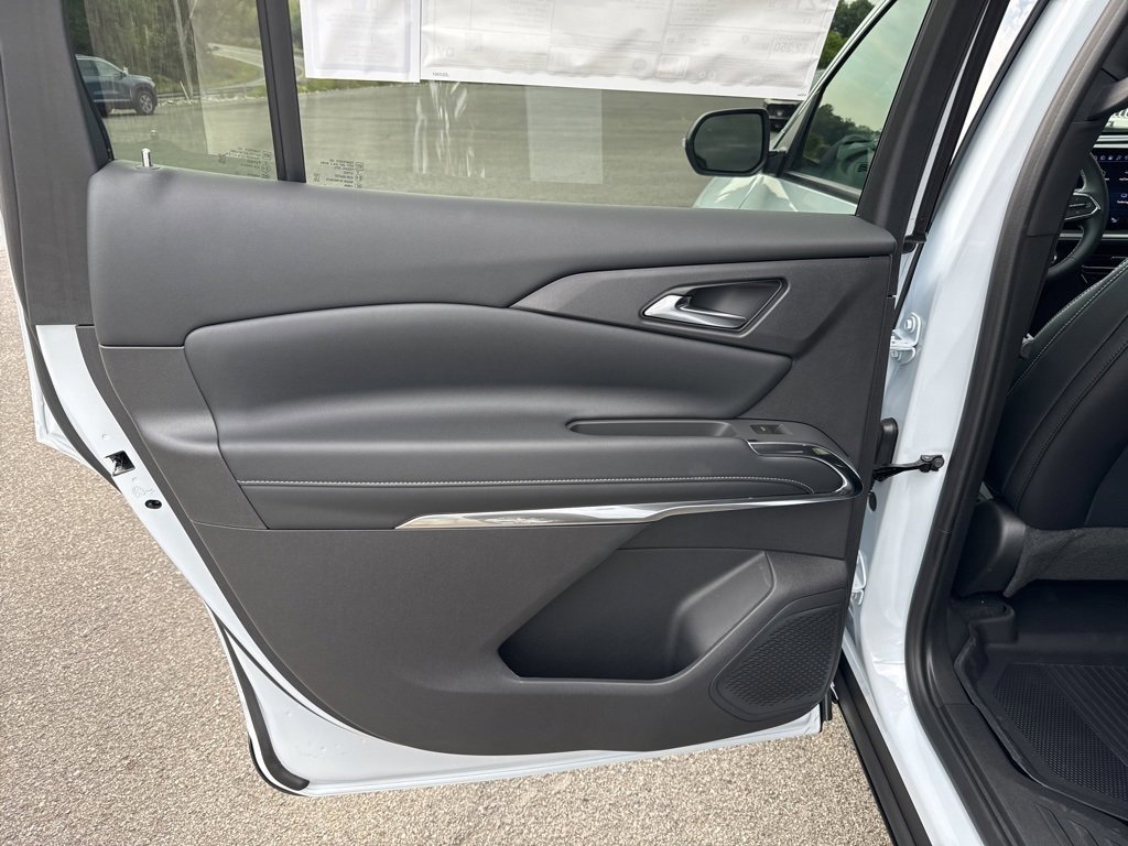 New 2026 Chevrolet Traverse LT w/ LPO, Floor Liner Package image 24