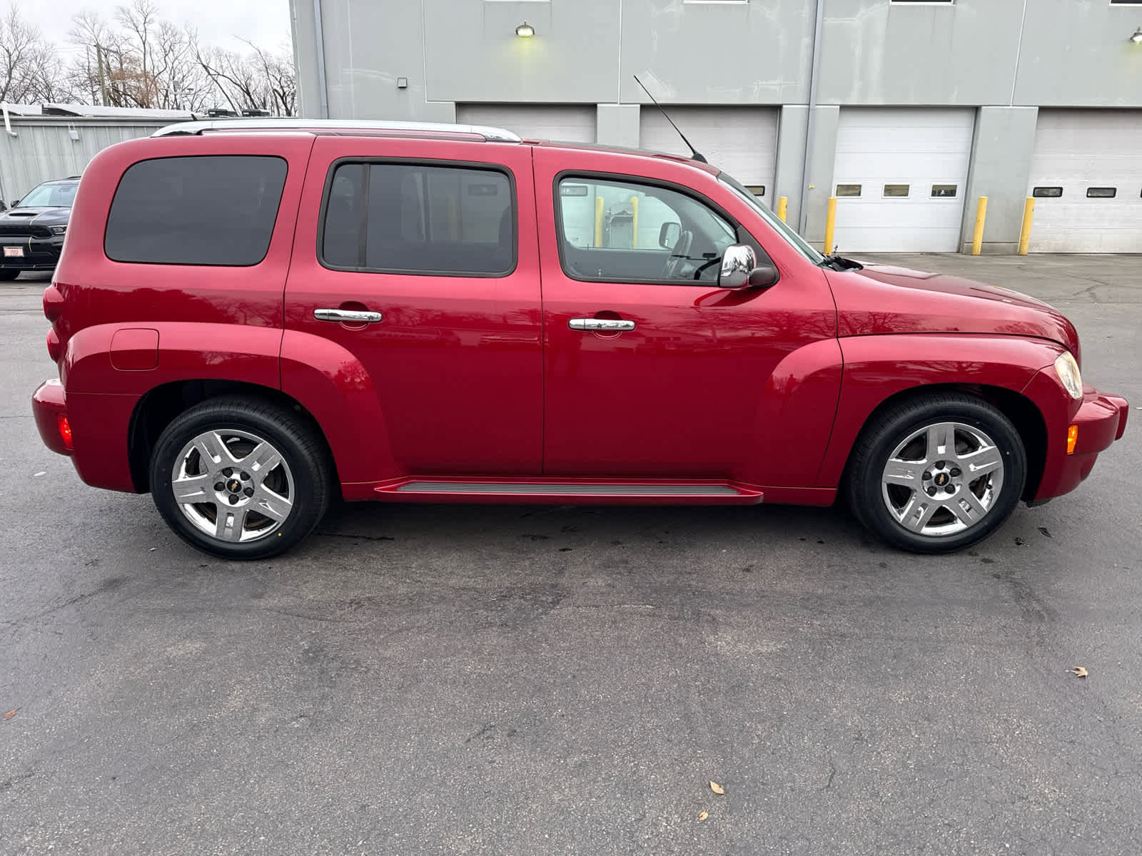 Used 2011 Chevrolet HHR LT image 2