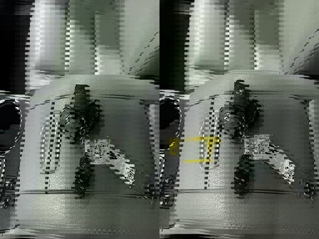 Used 2019 Toyota Highlander XLE w/ Protection Package #3 AWD/4WD image 34