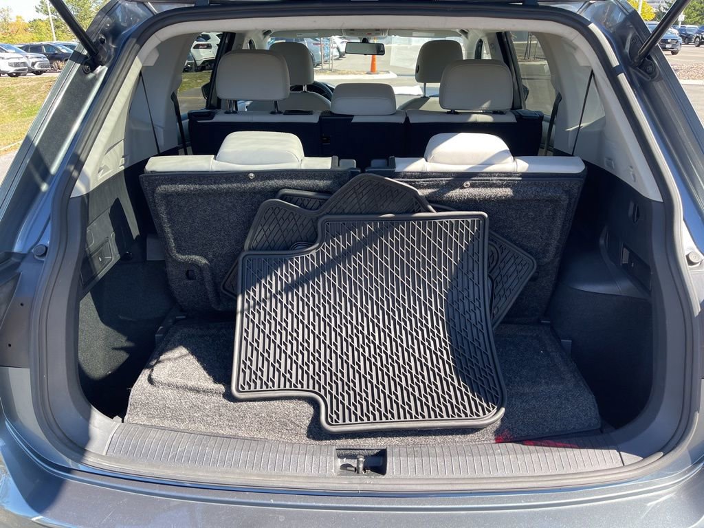 Used 2021 Volkswagen Tiguan SE w/ 3rd Row Seat Package image 13