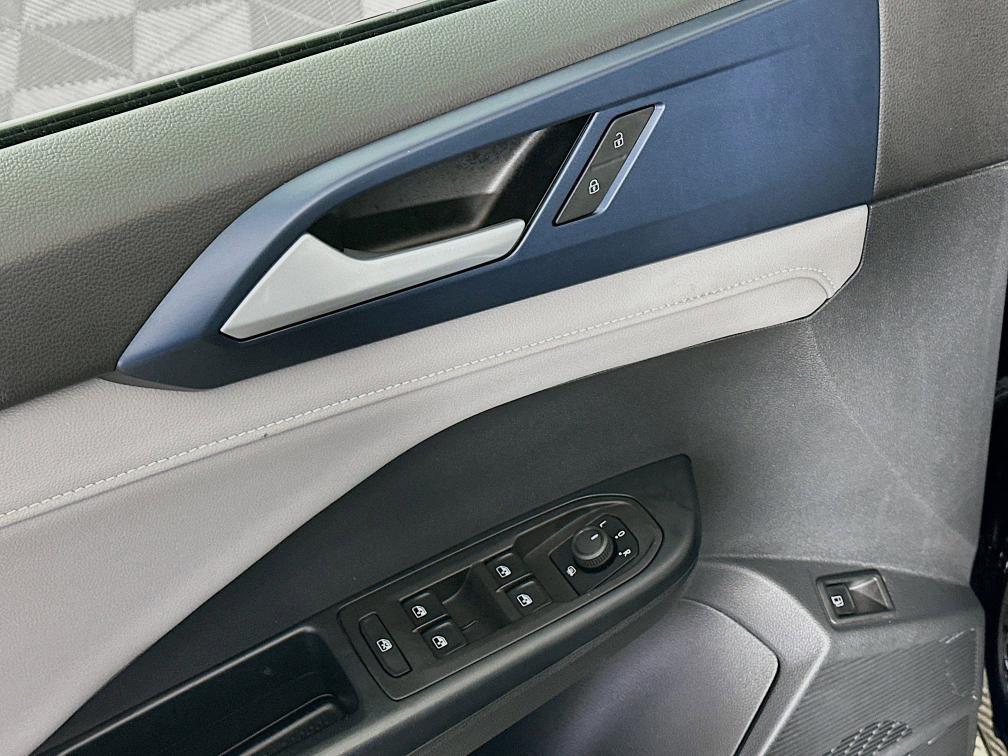 Used 2024 Volkswagen Taos SE image 15