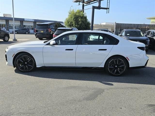 Used 2024 BMW i7 xDrive60 image 34