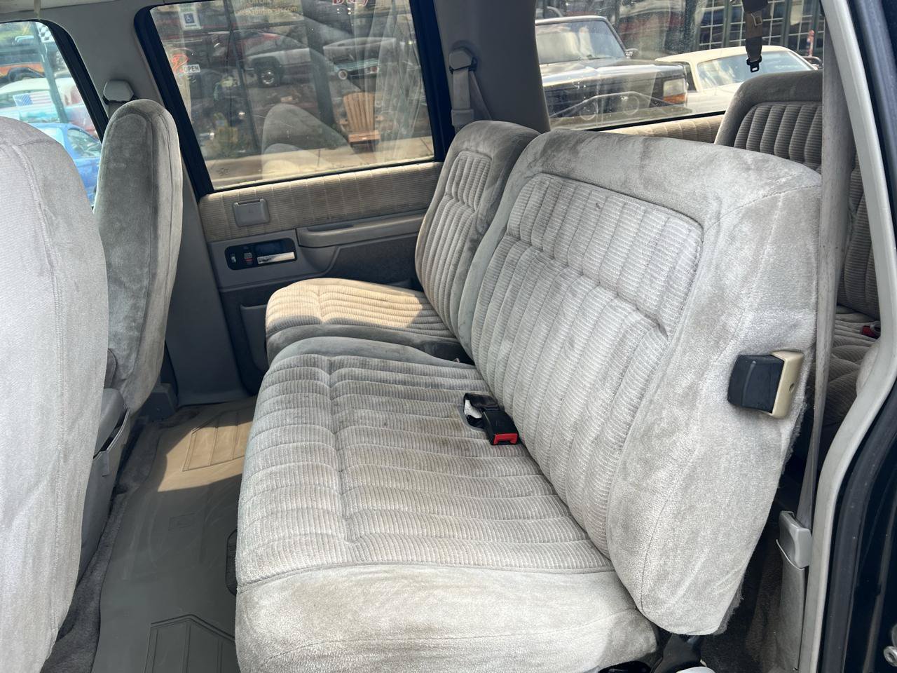 Used 1993 GMC Suburban 2500 AWD/4WD image 11