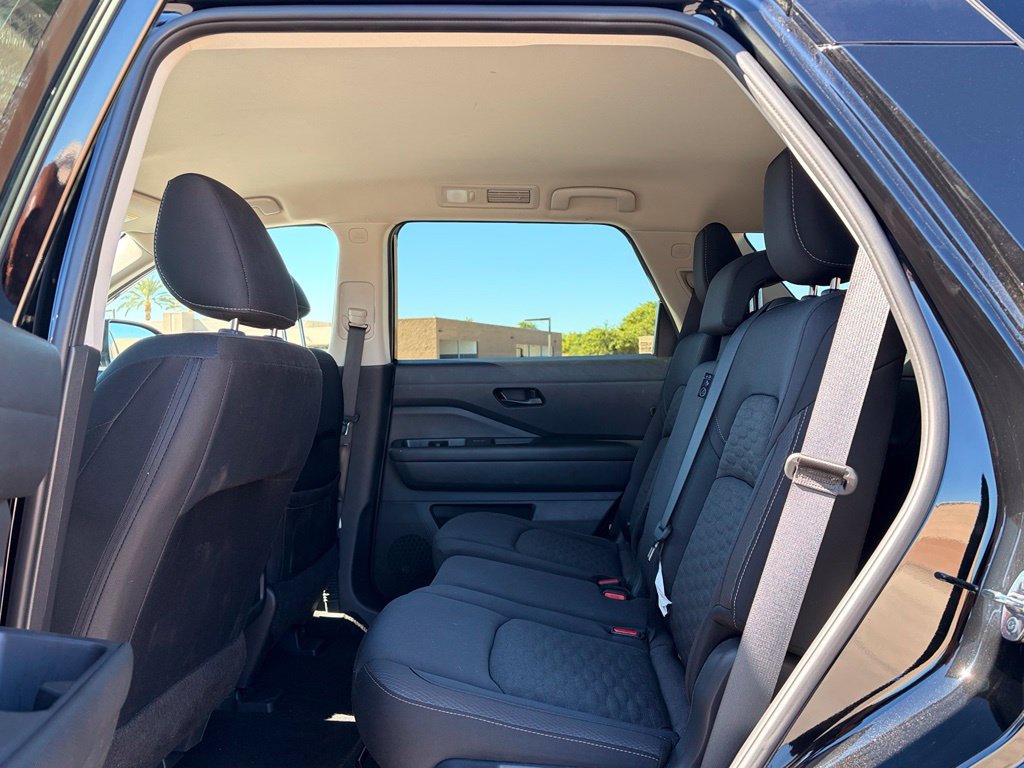 Used 2023 Nissan Pathfinder S FWD image 17