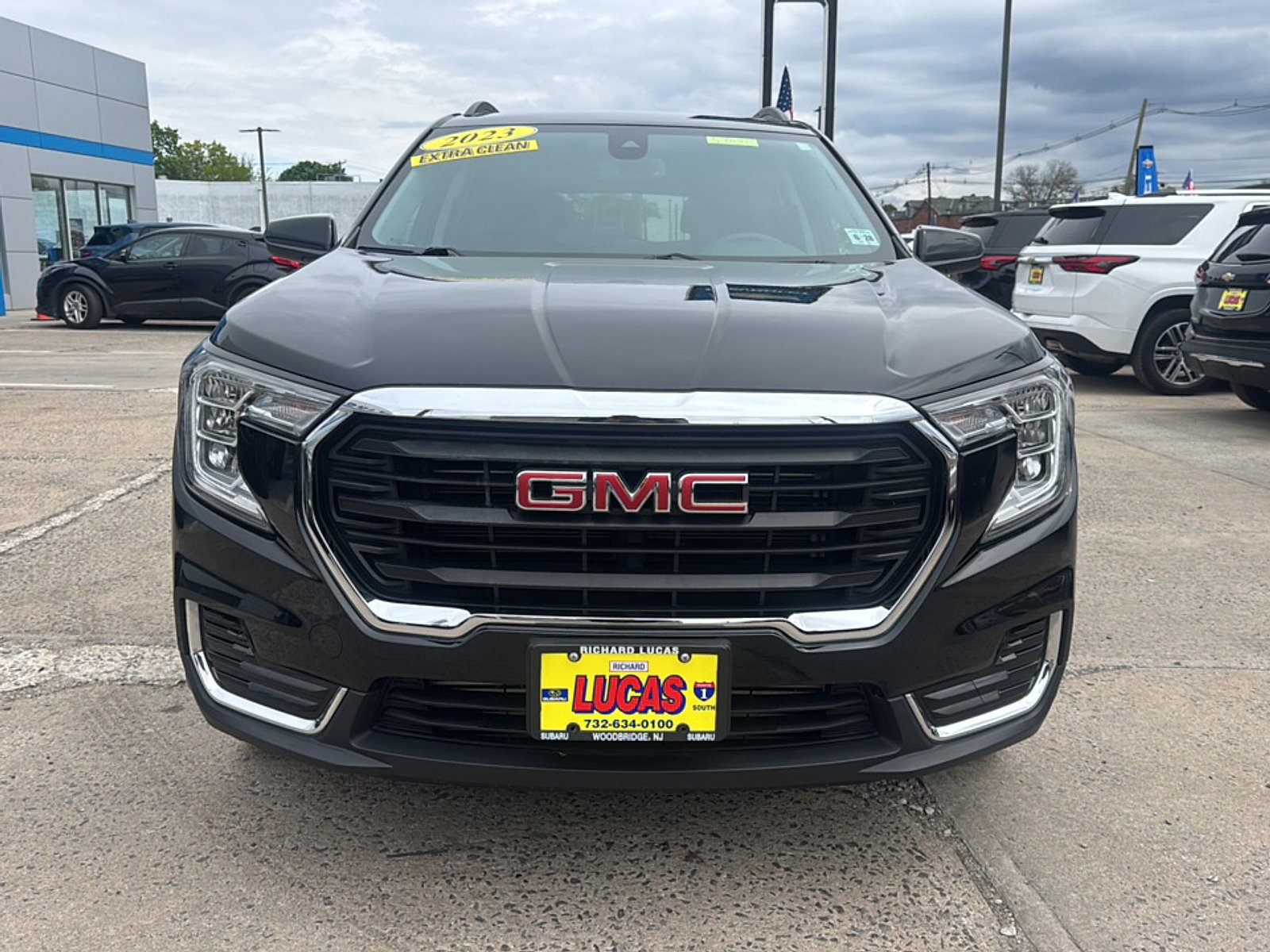 Used 2023 GMC Terrain SLE w/ Driver Convenience Package AWD/4WD image 3