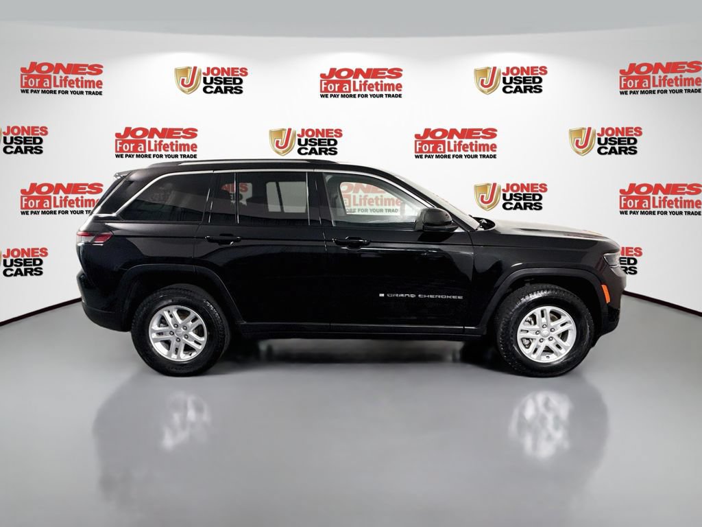 Used 2023 Jeep Grand Cherokee Laredo w/ Luxury Tech Group I AWD/4WD image 17