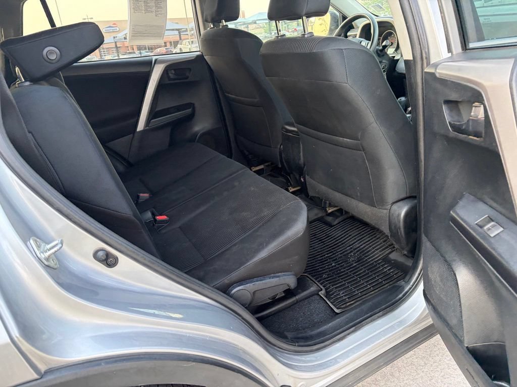 Used 2016 Toyota RAV4 LE AWD/4WD image 16