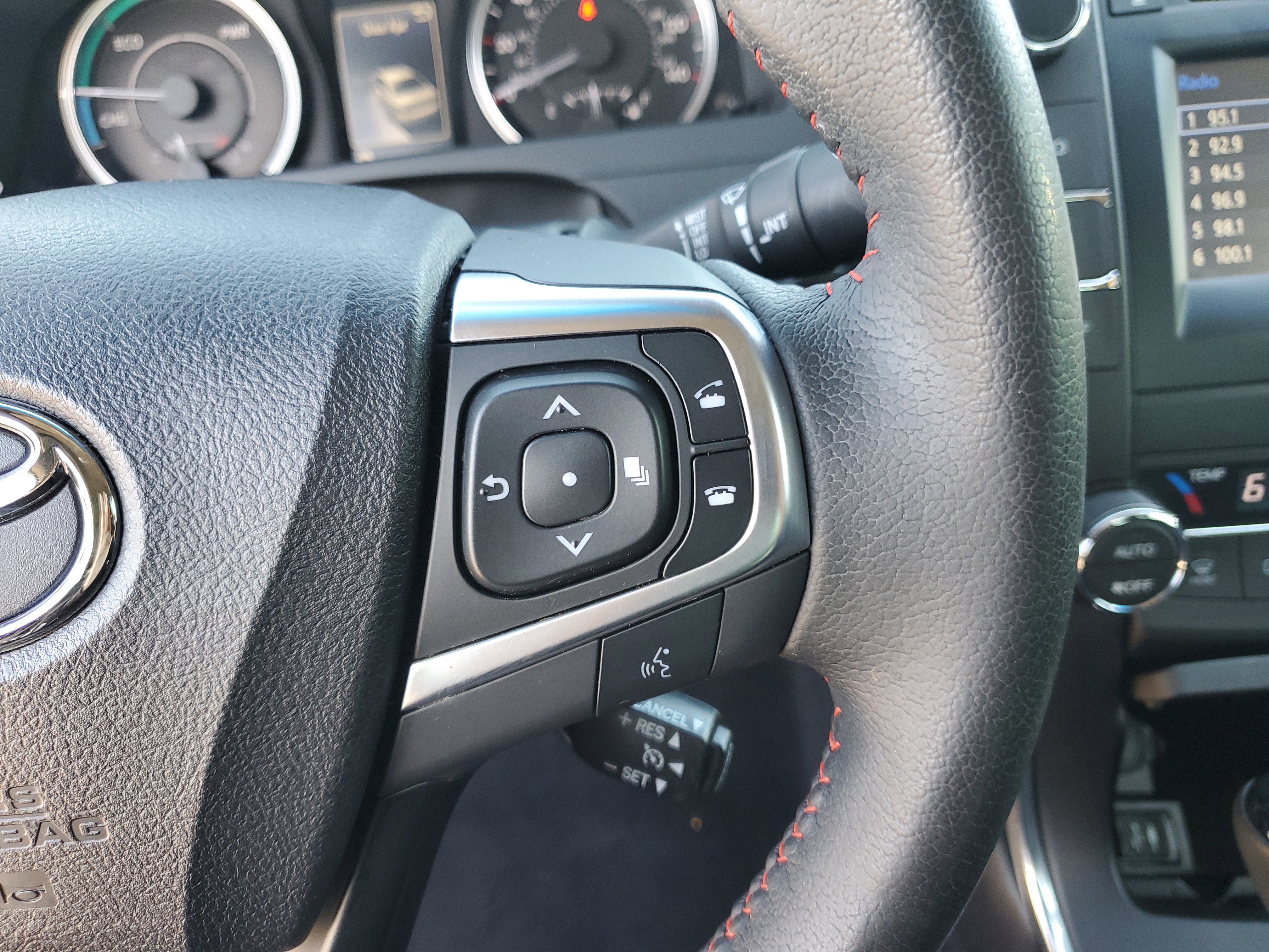 Used 2015 Toyota Camry XLE image 16